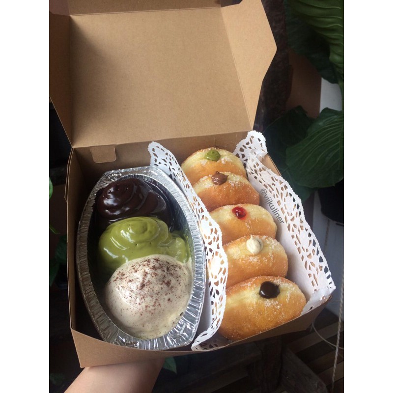 

BOX OF HAPPINESS (Paket Lengkap Mix 5 Bombolini + Cinnamon rolls) (HAMPERS LEBARAN)