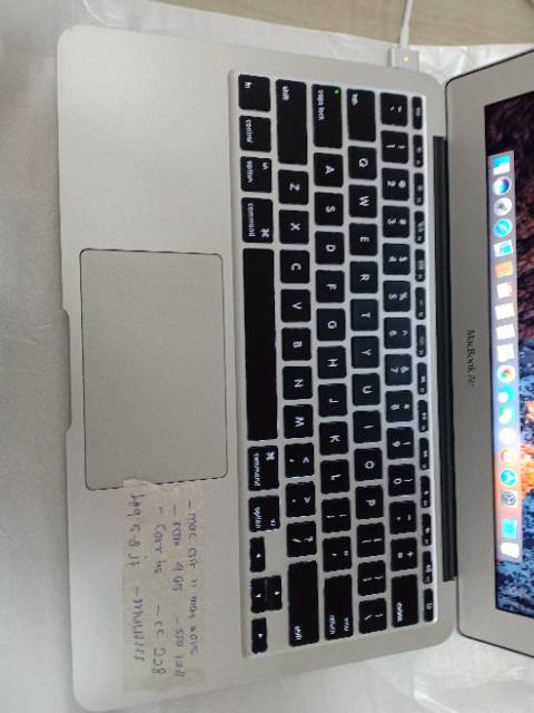 SALE ..MIC AIR 11 INCH 2015 ..INTEL CORE I5..RAM 4GB..SSD 128...MULUSSSSS