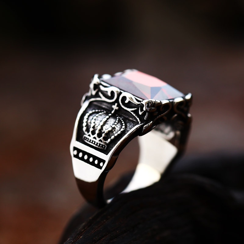 Cincin Desain Mahkota Ruby Hitam Onyx Bahan Titanium Steel Warna Silver Gaya Punk Vintage Untuk Pria