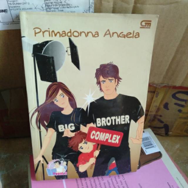 

buku primadona angela