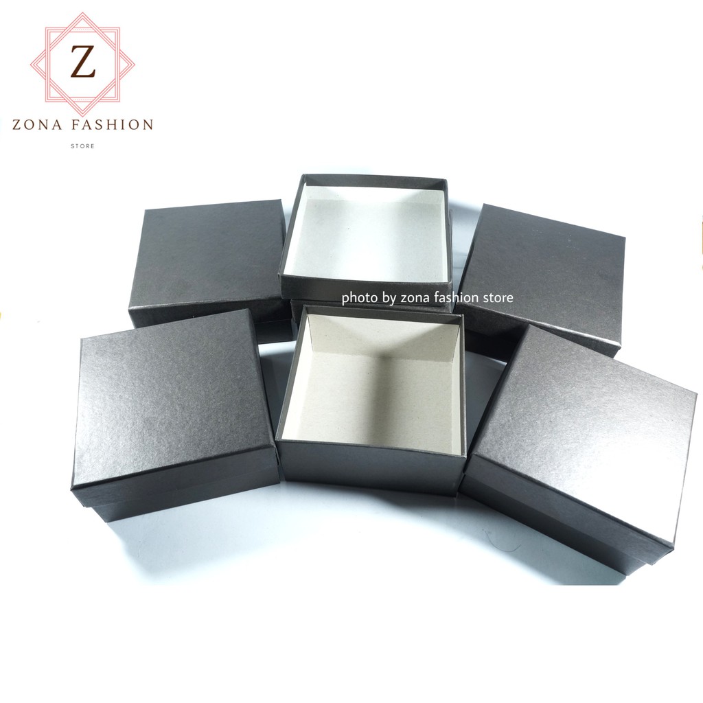 

KOTAK BOX KADO KOTAK POLOS EXKLUSIF 12x12x6 Cm