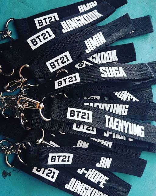 BTS GOT7 EXO WANNA ONE BLAKPINK SEVENTEEN NCT TWICE Strap kpop name keychain keyring lanyard custom