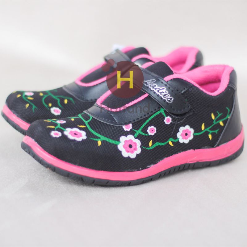 Sepatu anak perempuan sekolah tk dan sd lucu motif bunga bg-01