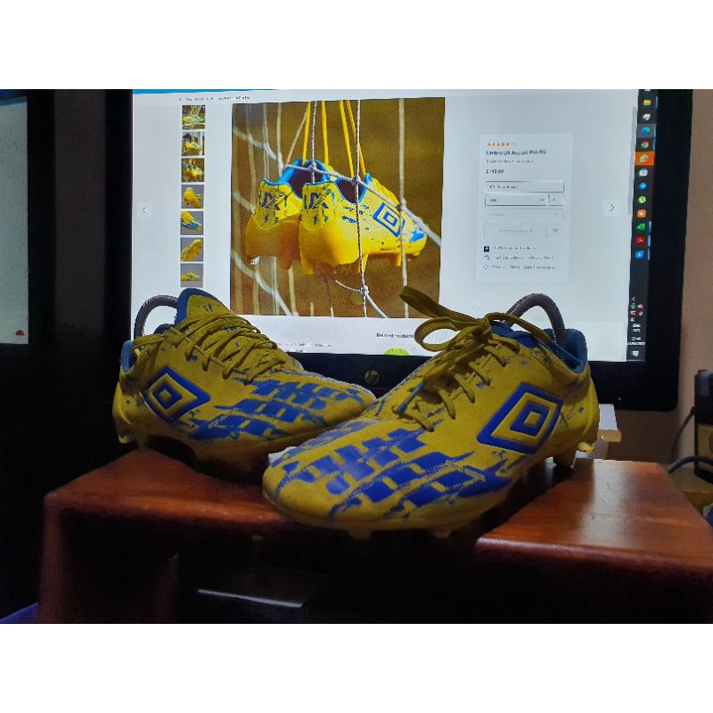 Sepatu Bola ORIGINAL UMBRO UX ACCURO PRO FG - Blazing Yellow / Electric Blue
Size EU 43 // 27.5 cm