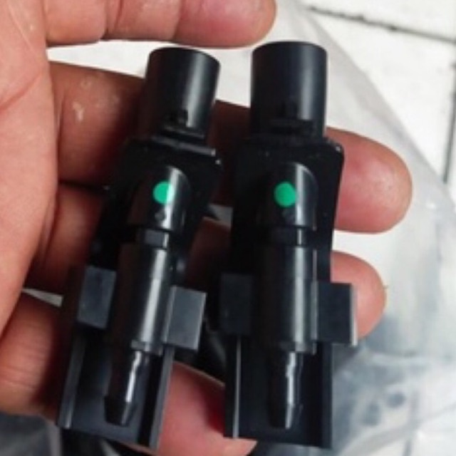NOZZLE SEMPROTAN AIR WIPER DEPAN HONDA CRV HRV