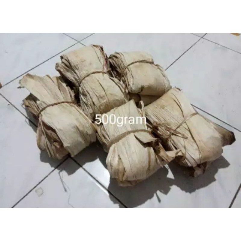 Pelepah pisang kering bahan kerajinan atau prakarya