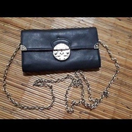 Preloved dompet metrocity