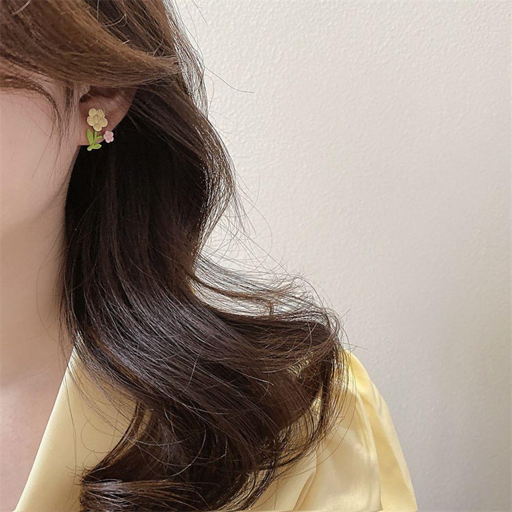 Mxbeauty Anting Pejantan Bunga Bersinar Manis Pesta Desain Fashion Temperamen Lady Wanita Perhiasan