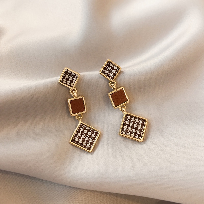 Anting Tusuk Motif Geometri Bahan Kulit flannel Untuk Wanita