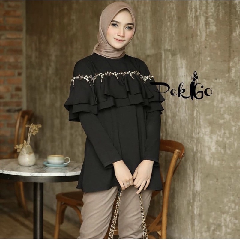 sabrina blouse by pekgo apparel black M (preloved)