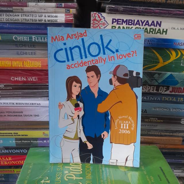 

Original Buku Novel Cinlok Accidentally In Love By Mia Arsjad