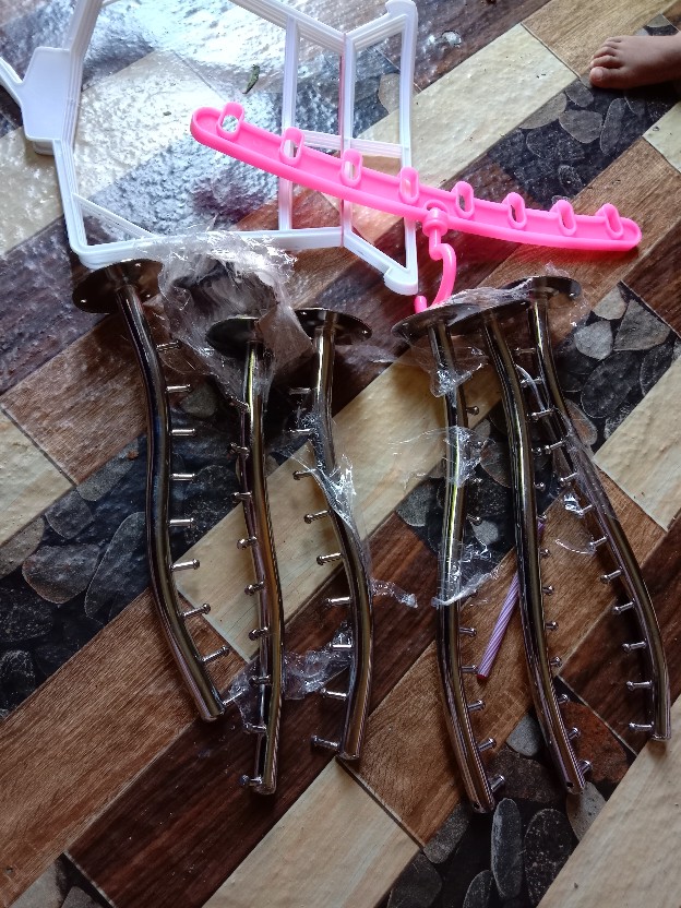 Hanger Baju Lubang 8