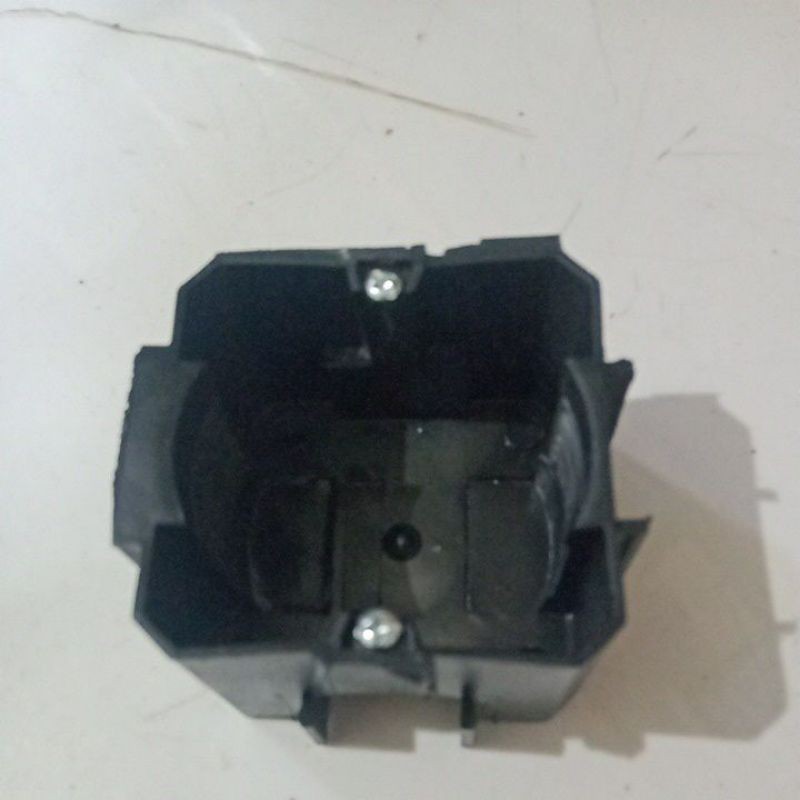 Kombinasi kotak tempat saklar lampu