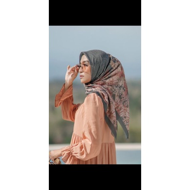 buttonscarves les amities pine