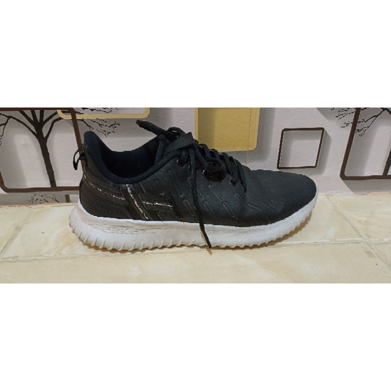 Sepatu second ERKE