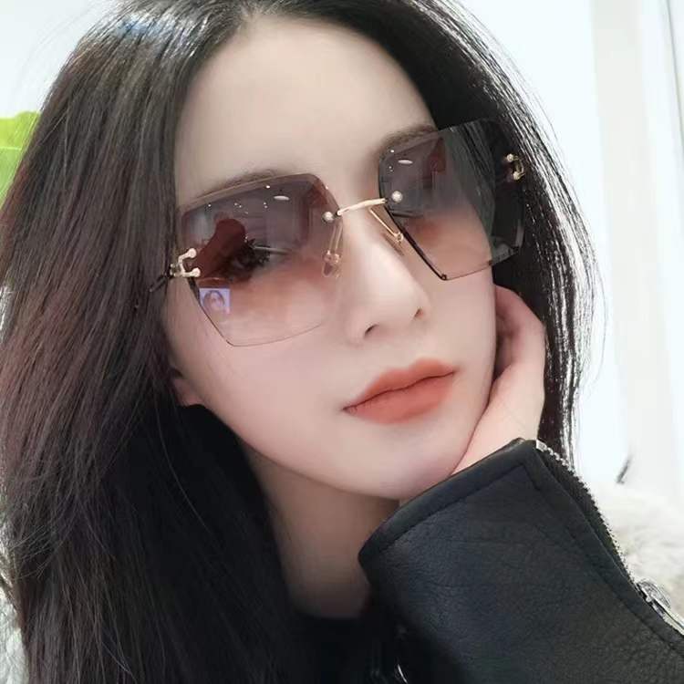 Kacamata Hitam Fashion Wanita Trendy Style Korean Sunglasses Import