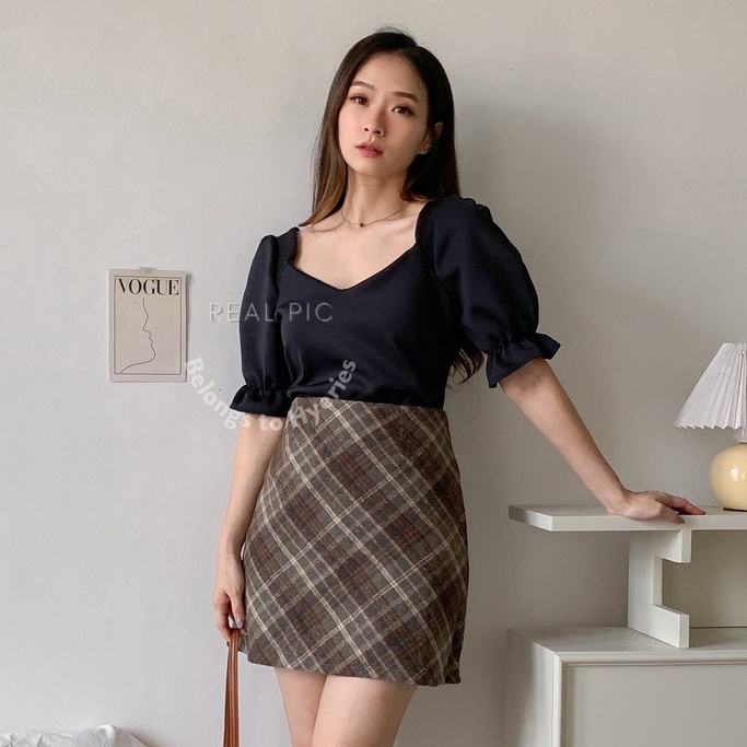 HYERIES Heejin top  / Atasan Casual Wanita Korea / Vneck Puffy Sleeve Top / Puff Sleeves Top / Atasan Lengan Balon / Blouse Wanita / Pakaian Polos Wanita / Baju Korea Aesthethic / Korean Crop Top / Square Neck Top / Atasan Scuba / Pakaian Wanita Kasual