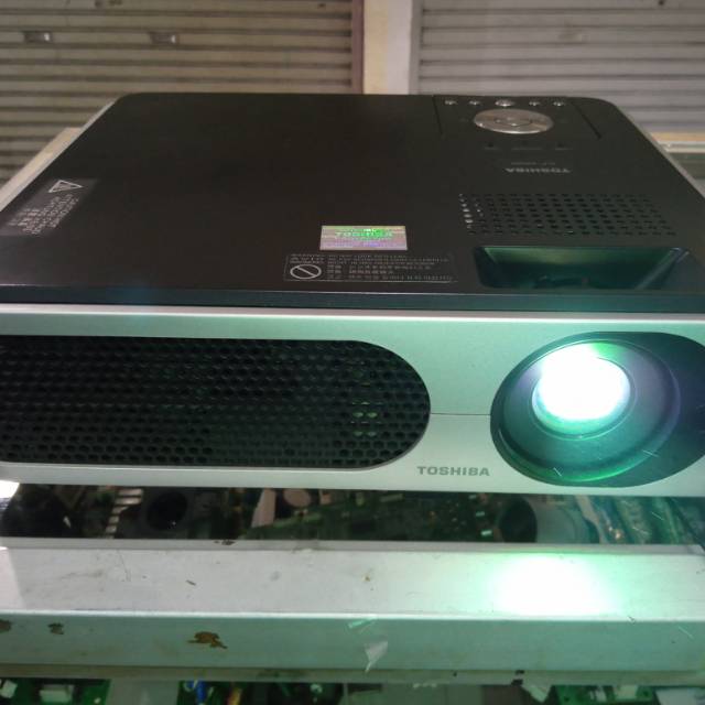 Proyektor second/bekas toshiba tlp-x2000