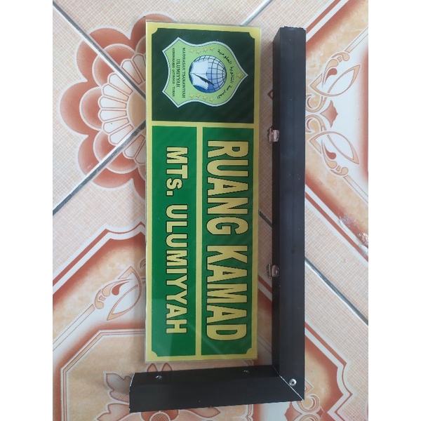 

Papan Nama Kelas SD dua sisi dan Siku Ukuran 30*10 cm