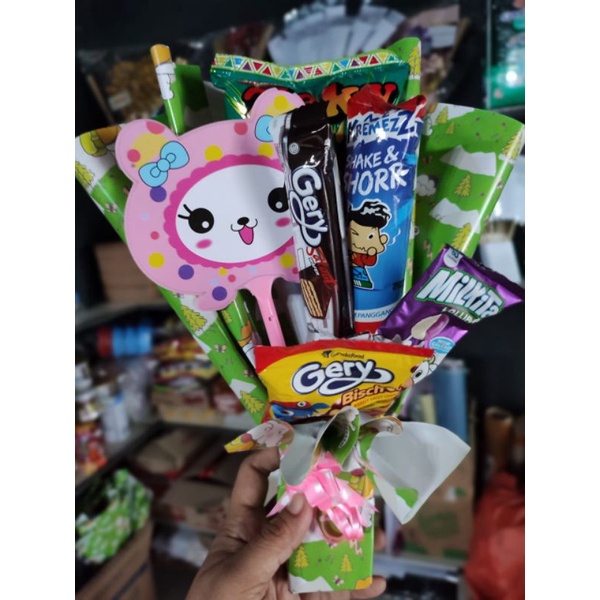 

Paket Ulang Tahun berbentuk Bucket/Buket Snack Murah Meriah/Snack Ulang Tahun Murah/Paket Ultah Lucu bin Unik, 5 Snack plus Susu