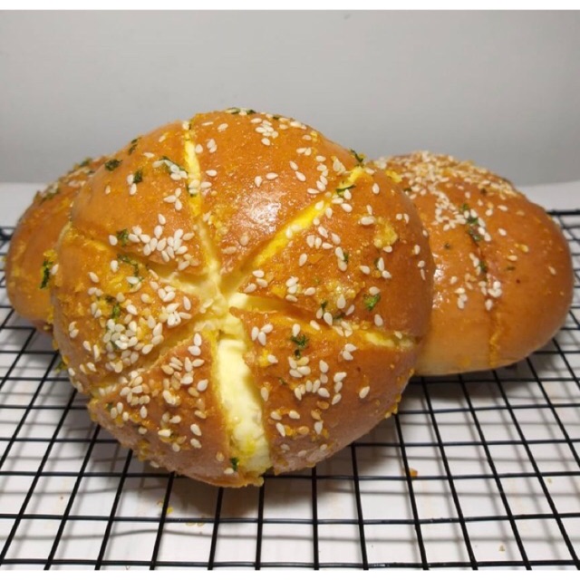

Korean Garlic Cream Cheese Bread