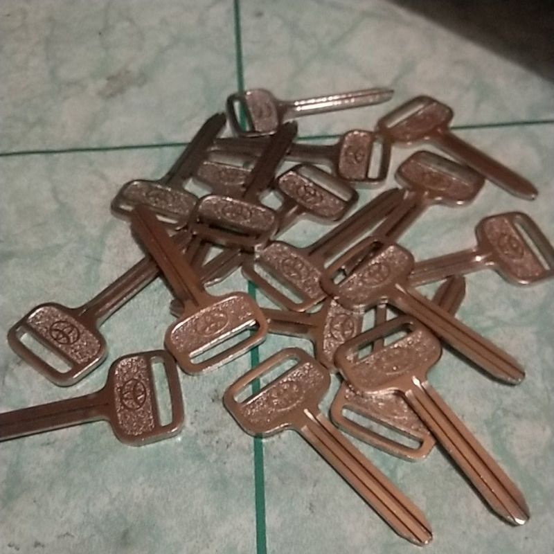 ANAK KUNCI KONTAK DUPLIKAT TOYOTA AVANZA KIJANG KAPSUL 7K ( 1 PC)