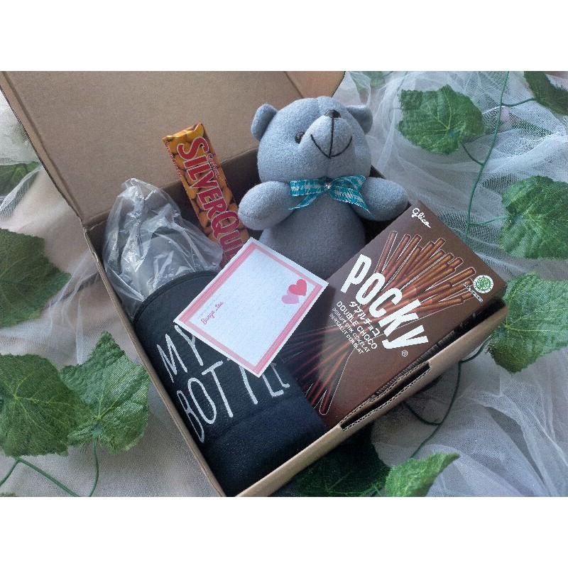 

gift box/ snack box/ gift hampers/ box hampers/ hadiah wisuda/ birthday gif/ hadiah cowo