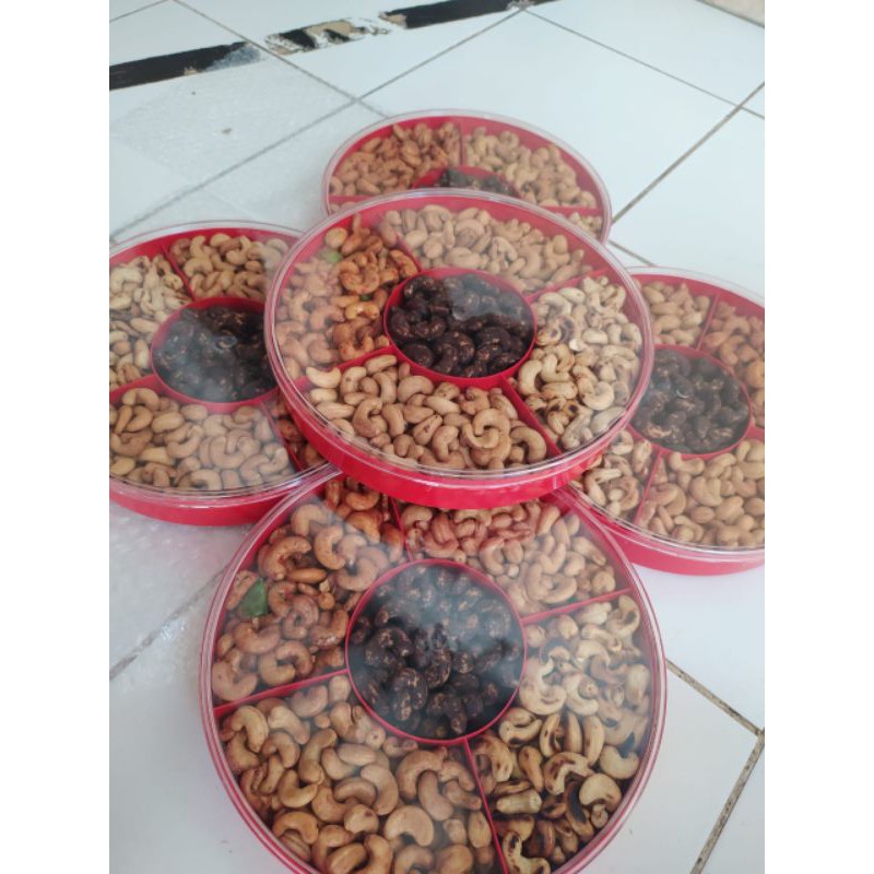

Cemilan Sabena, Mete, Kue Kacang dan Inaco.