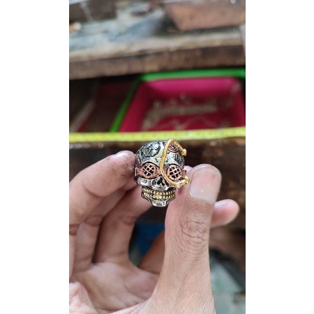 cincin tengkorak
