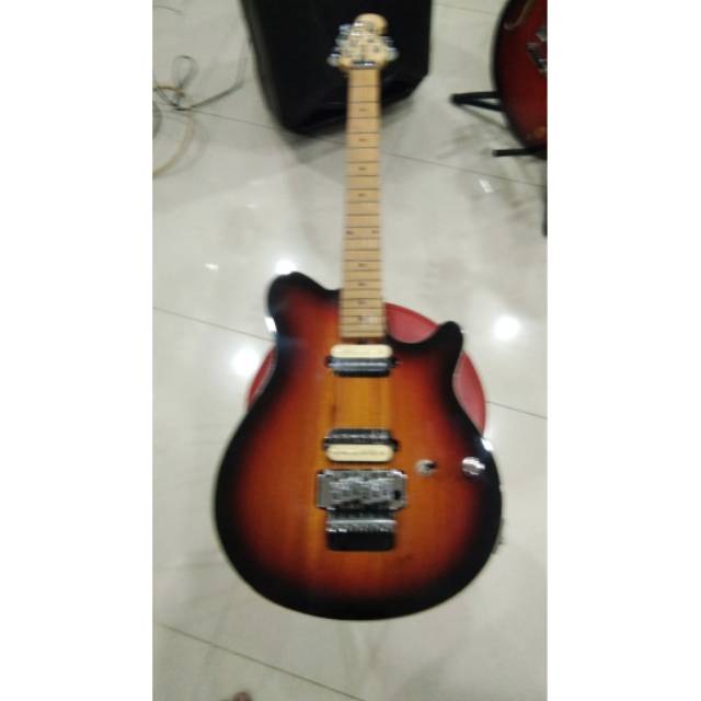 Gutar MUSICMAN AXIS