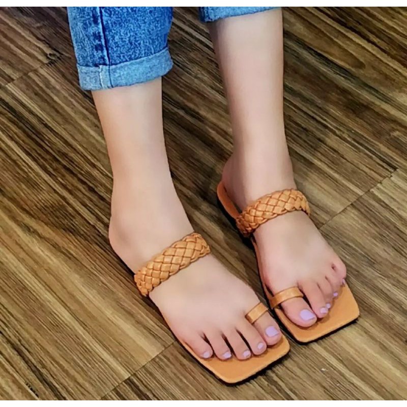 YUKI sandal Fashion trendy Kepang Jempol