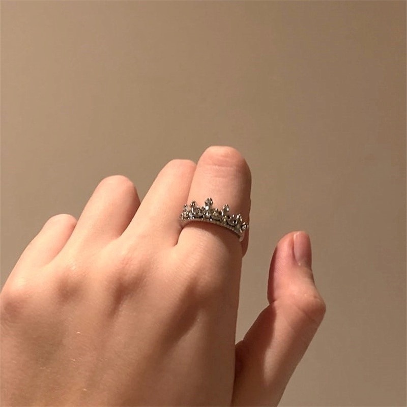 Cincin Bentuk Mahkota Ratu Aksen Berlian Model Hollow Untuk Wanita