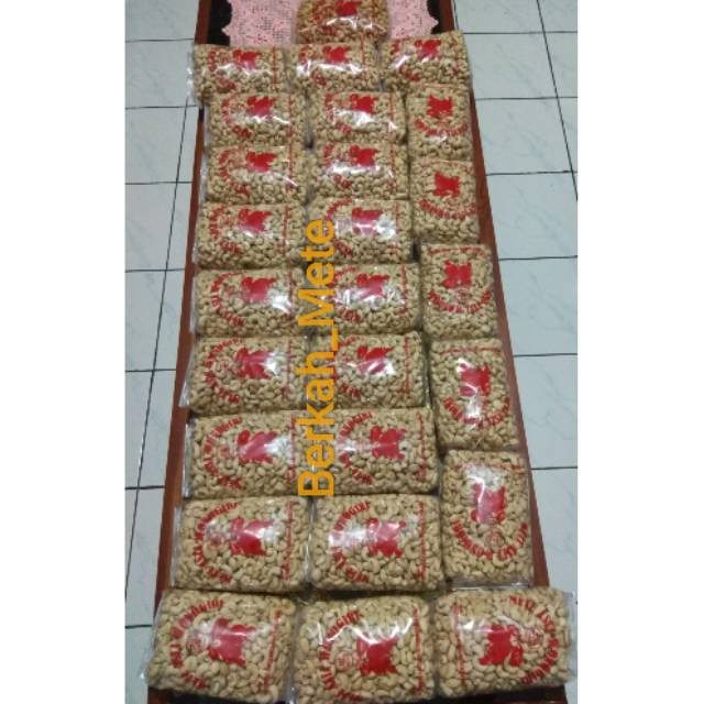 

Kacang mede utuh standar asli wonogiri