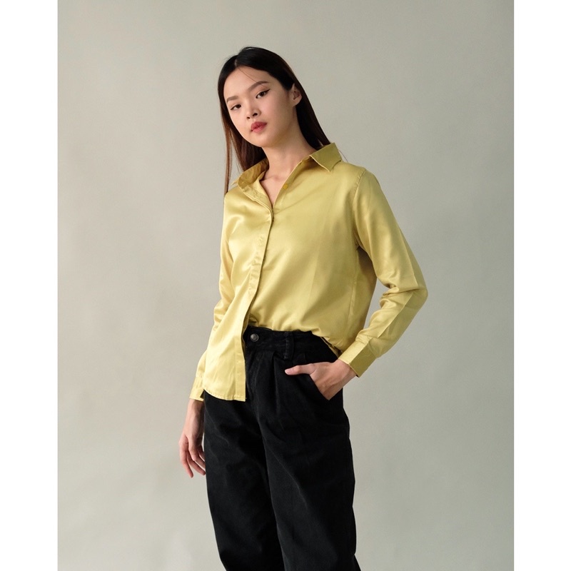 lookatmeofficial • Catchy Satin Shirt - Kemeja Basic Satin Wanita - Kemeja Silky Glossy Wanita