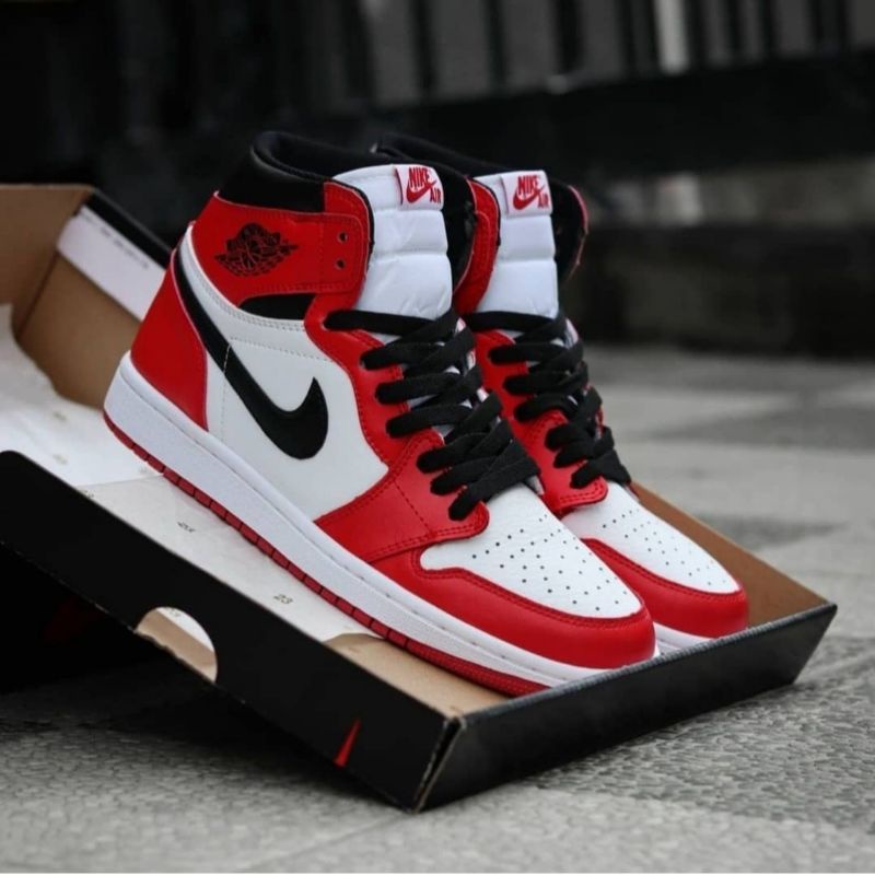 Sepatu Premium Sneakers Terlaris Sepatu Pria Wanita Sepatu Basket  Merah Putih
