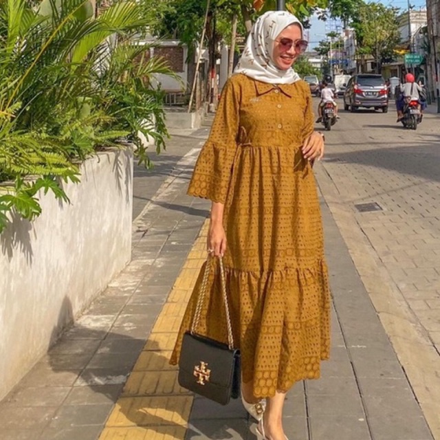 NAYA MIDI DRESS BY HALWA APPAREL GAMIS BORDIR LASER CUTTING MEWAH DENGAN FURING READY STOCK