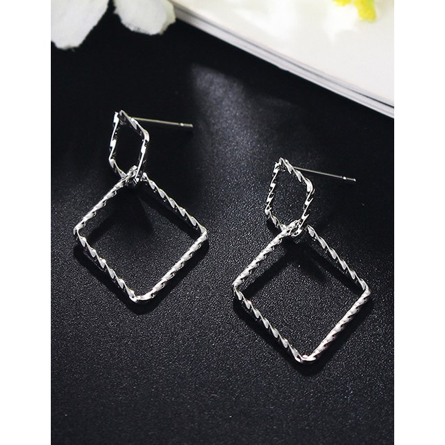 LRC Anting Tusuk Fashion Gold Color Rhombus Shape Decorated E6555X