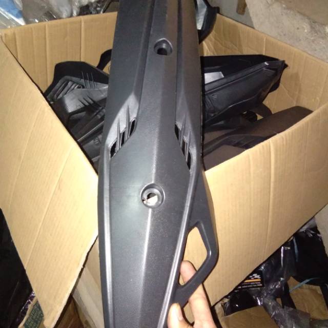 Tameng kenalpot vario 125 old