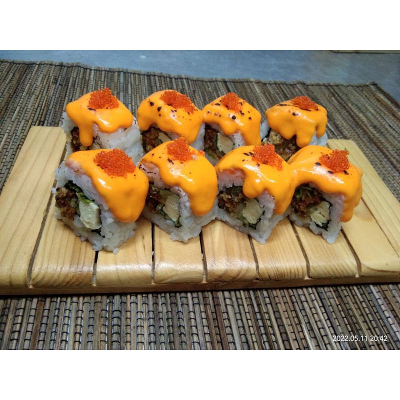 

salmon cheese melted roll (8pcs)