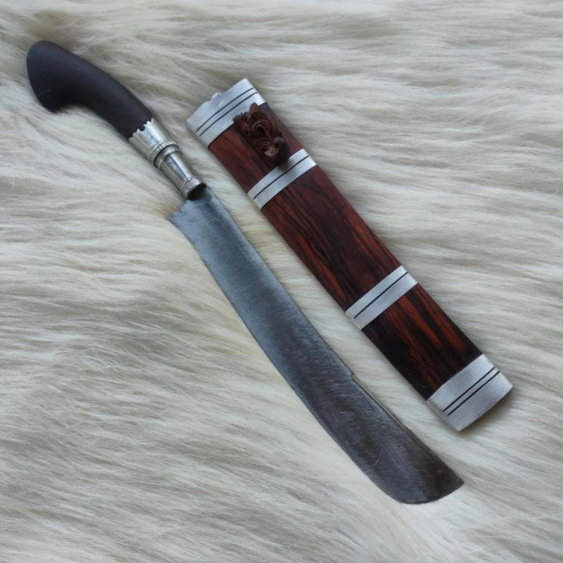 Pisau puger panjang khas Pande Besi Bali