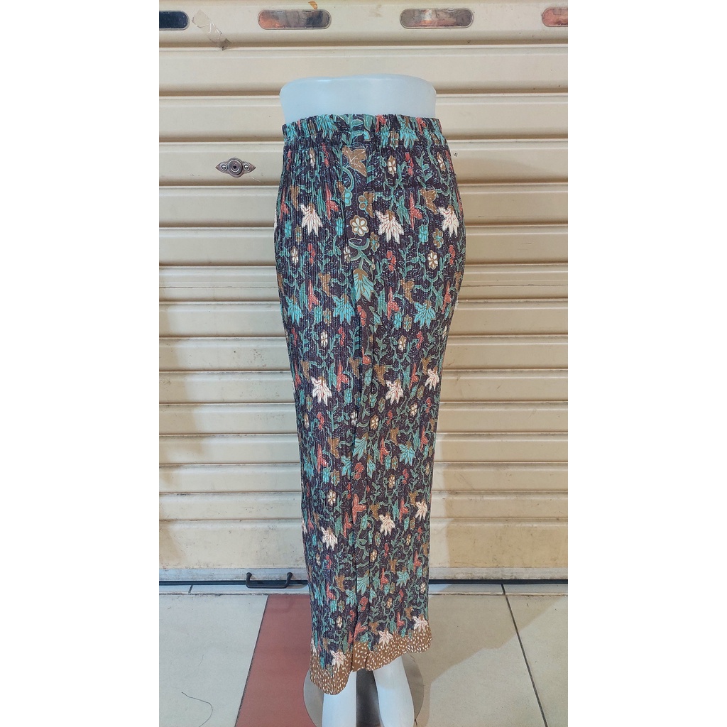 Rok Plisket Batik | Wiron Depan