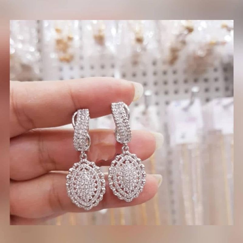 Anting mewah replika berlian