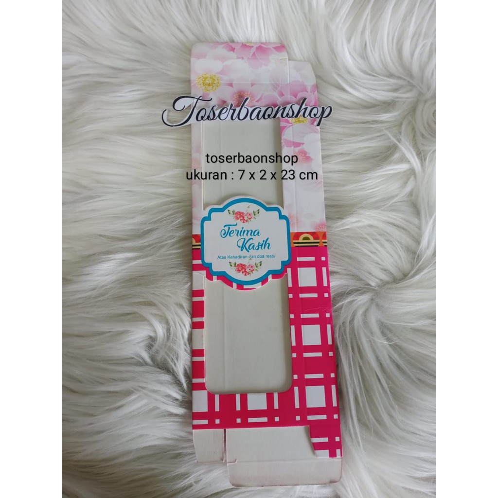 

Box untuk souvenir ukuran 23cm x 7cm x 2cm bahan ivory paperbox centong