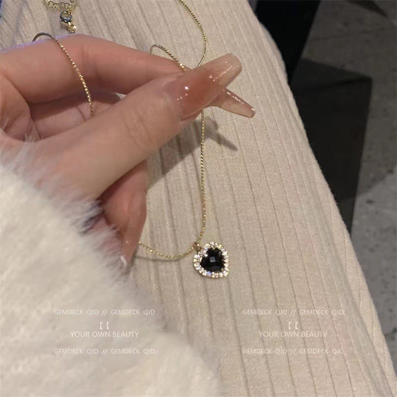 Set Anting Kalung Rantai Liontin Hati Warna Hitam Aksen Kristal Untuk Wanita