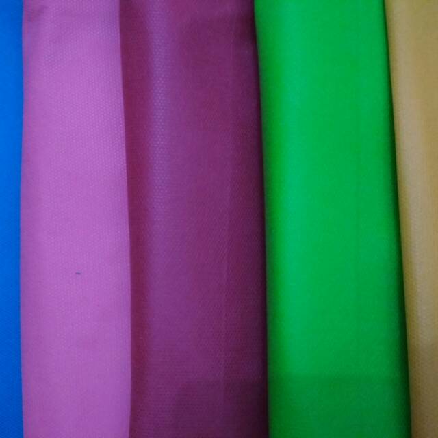 Kain spunbond polos
