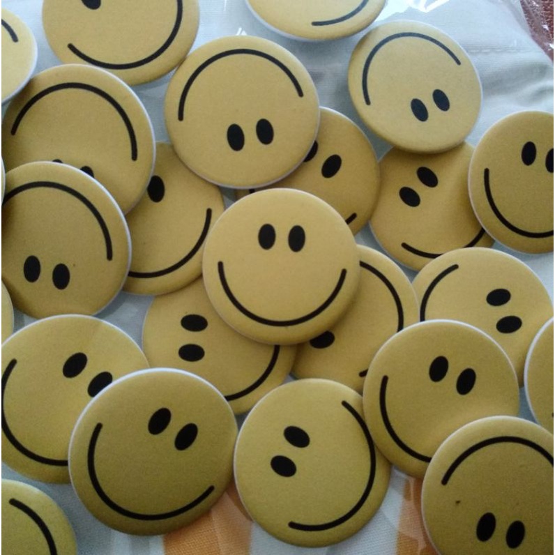PIN TAS / PIN TOTEBAG / PIN BROS / PIN BROS TAS / PIN BUTTON / PENITI BROS / PIN BROS LUCU / BT21 / PIN ESTETIK /AKSESORIS TAS-Smile
