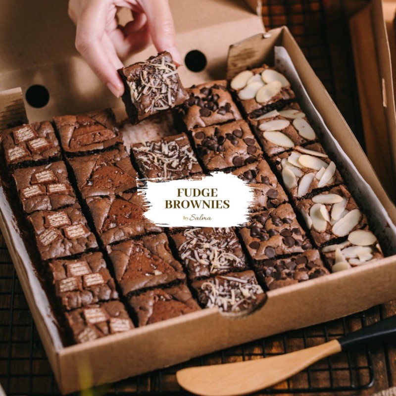 

Large Mix 5 Variants Fudge Brownies (20x20 cm)