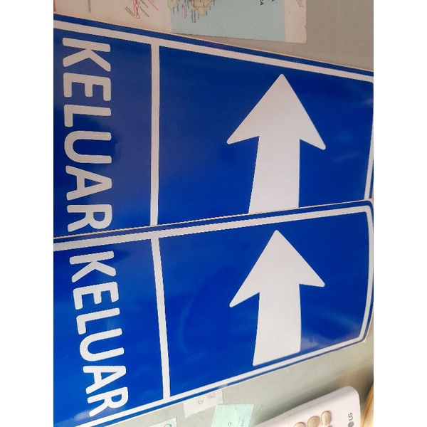 

sign tanda BeSAR stiker rambu keluar masuk arah panah parkir jalan