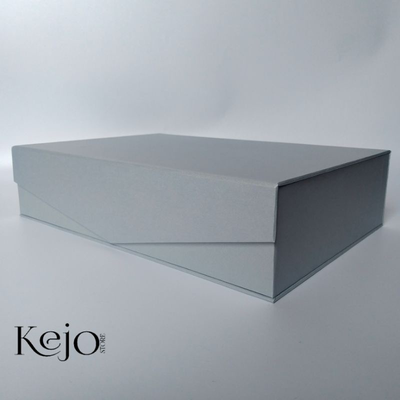 

Kotak kado Gift box Hard box Hampers Model magnet ukuran 30cm x 20cm x 7cm warna violet
