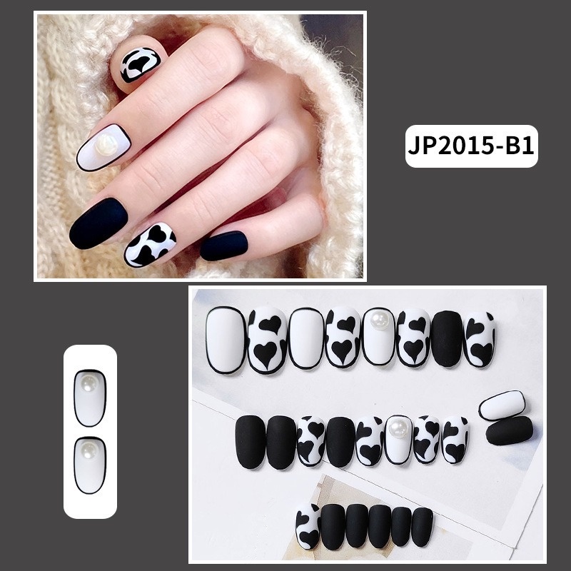 We Flower 24pcs / Set Kuku Palsu Warna Hitam / Putih Matte Aksen Mutiara + Hati + Lem Untuk Manicure Diy